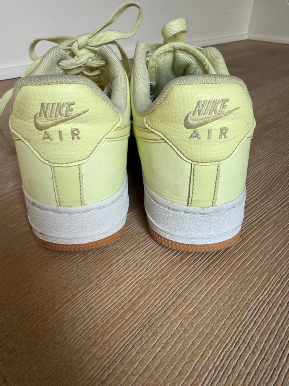 Nike Air Force 1 Low-Top Sneakers in Pale Yellow with Gum Sole - Picture 2 of 6